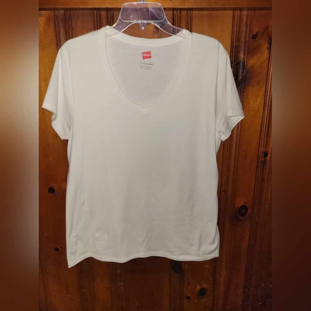 Hanes Live Love Color Size Large VNeck TShirt